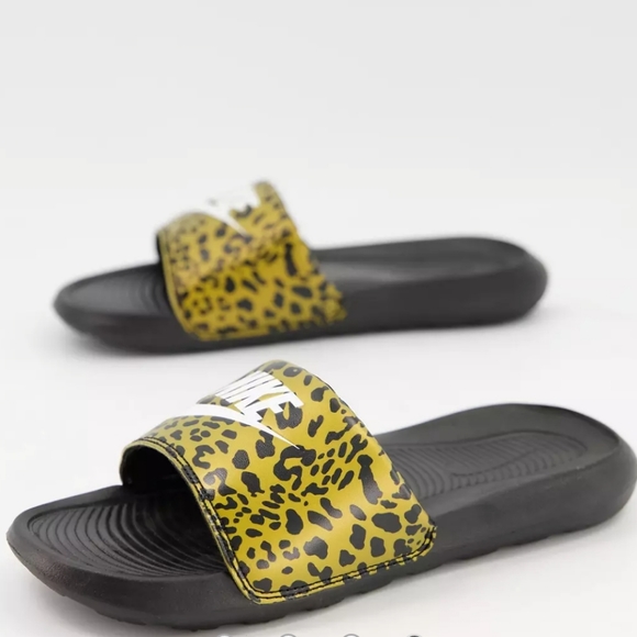 Women's Nike Victoria One Slides - Picture 5 of 12